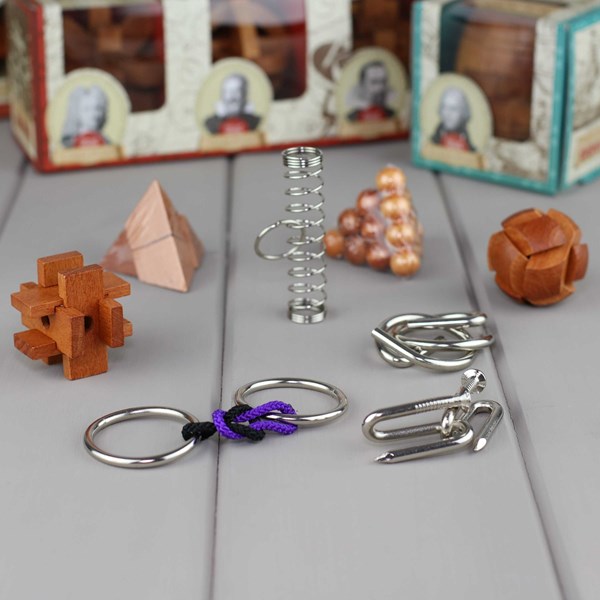 Set Of Eight Puzzles Based On Great Minds